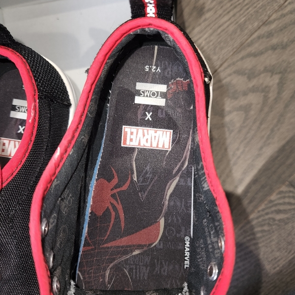 Toms x Marvel spiderman shoes 2.5 youth - Picture 3 of 11